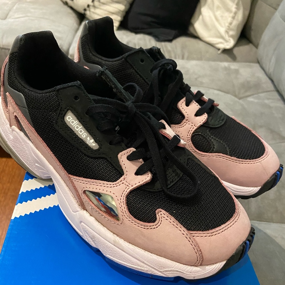 Adidas Falcon